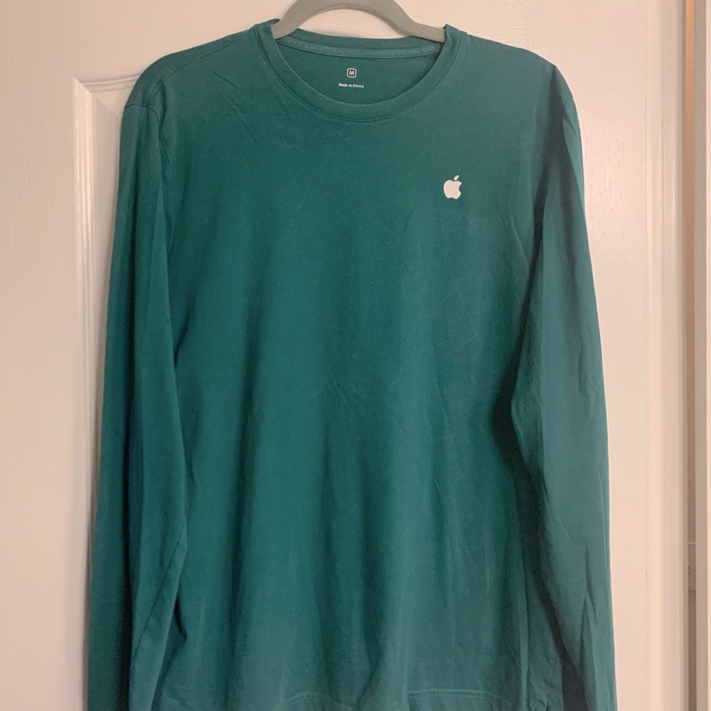 Apple employee shirt